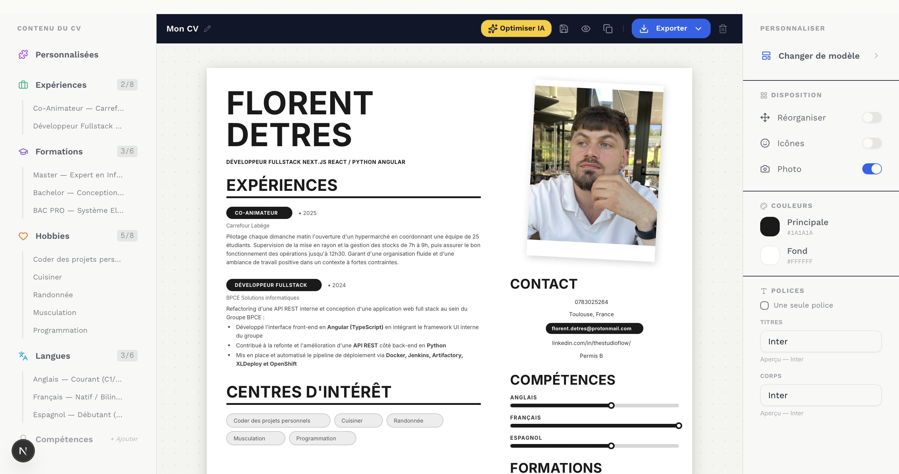 Éditeur Vovel — sidebar de personnalisation, CV au centre, panneau modèle à droite